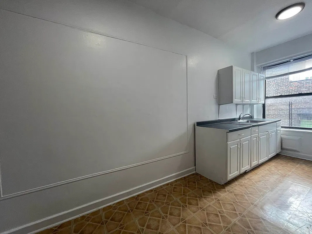 Arden Street/Dongan Pl - Photo 5