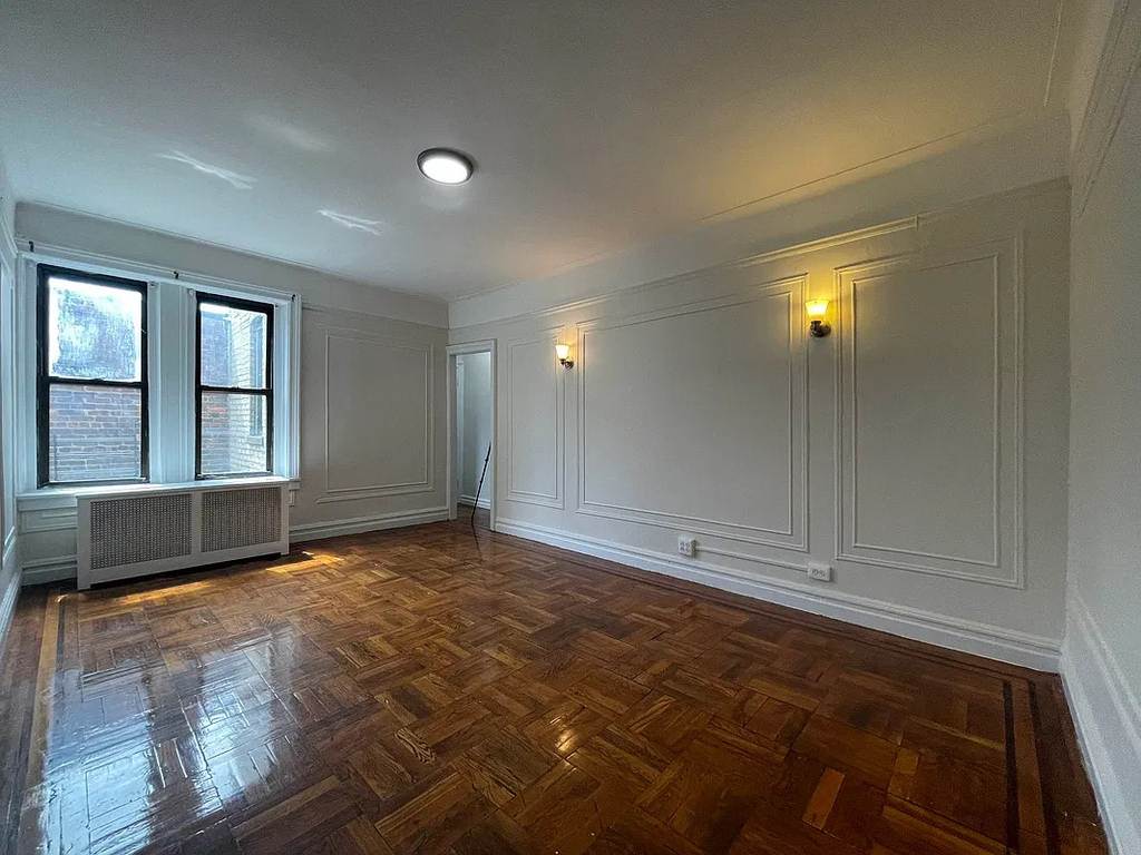 Arden Street/Dongan Pl - Photo 0