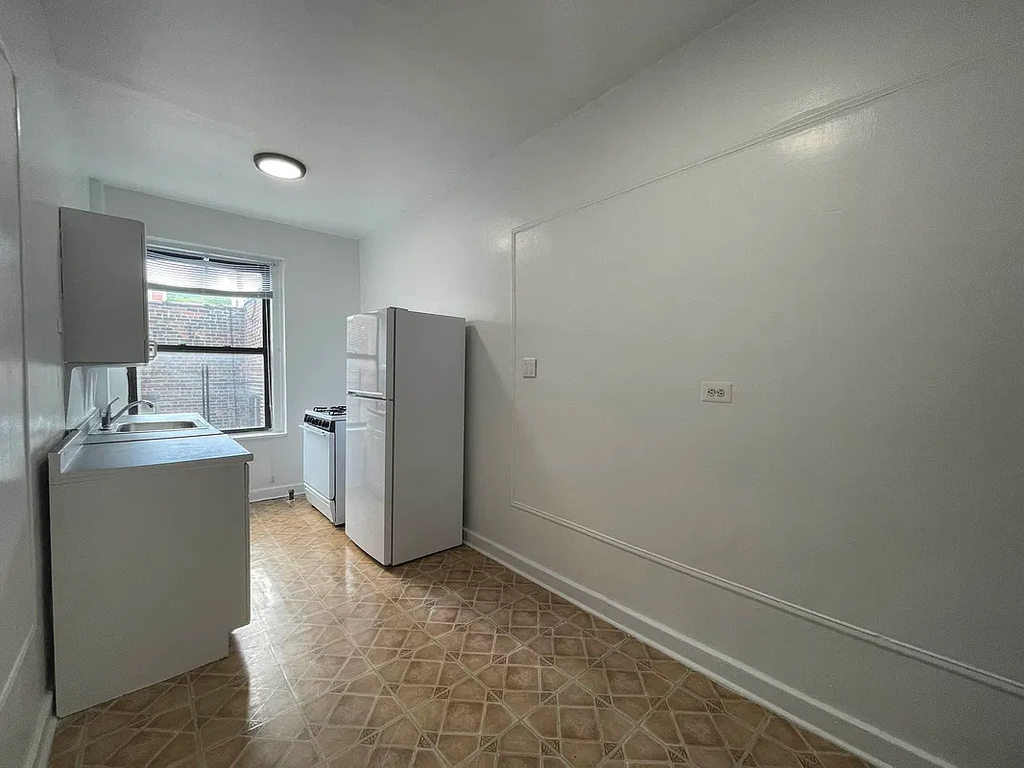 Arden Street/Dongan Pl - Photo 4