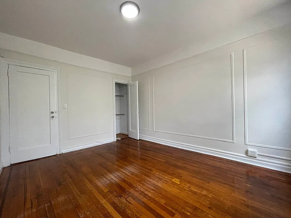 Arden Street/Dongan Pl - Photo 2