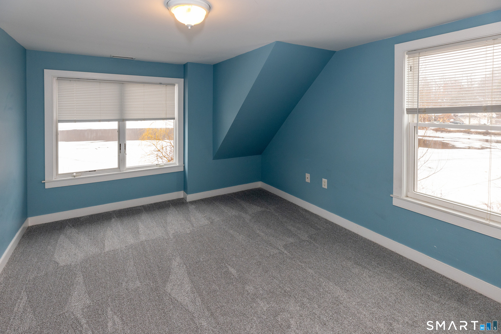 135 Middlesex Avenue - Photo 11