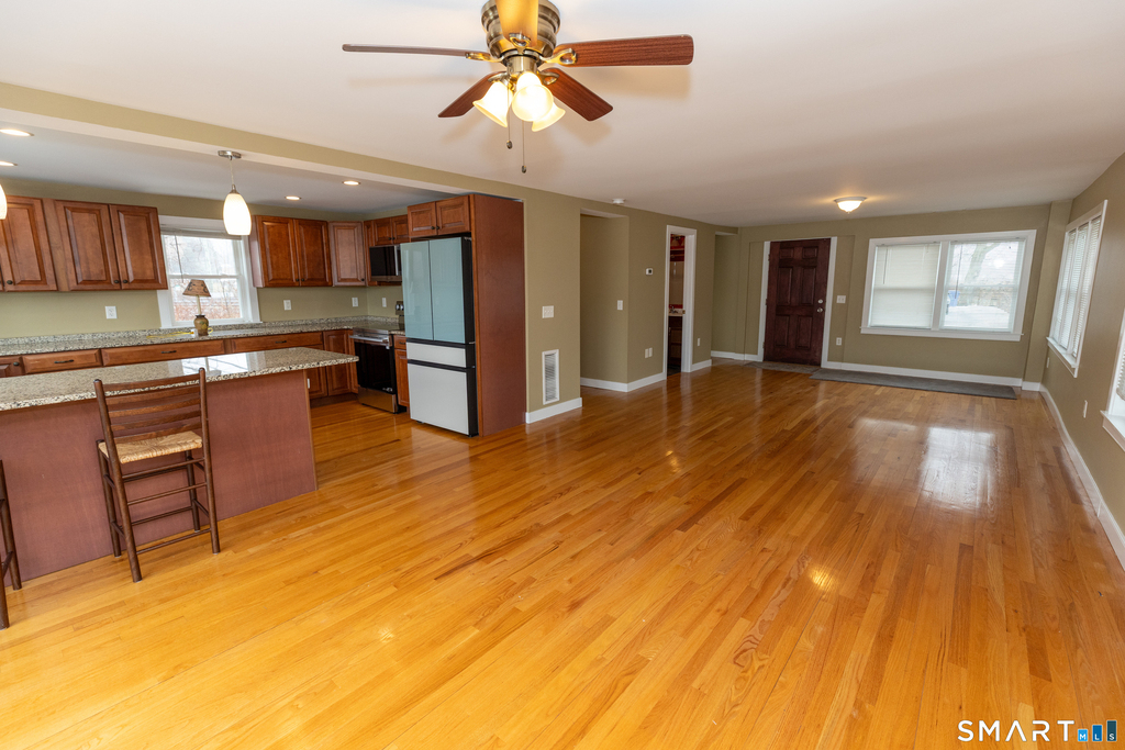 135 Middlesex Avenue - Photo 8