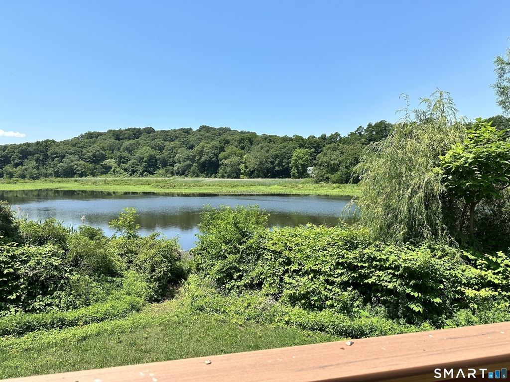 135 Middlesex Avenue - Photo 27