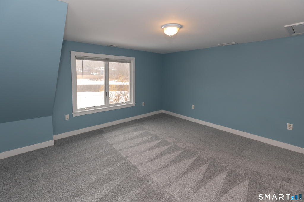 135 Middlesex Avenue - Photo 16