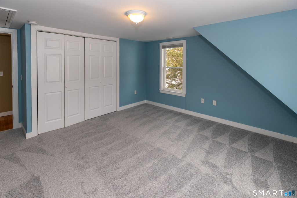135 Middlesex Avenue - Photo 17