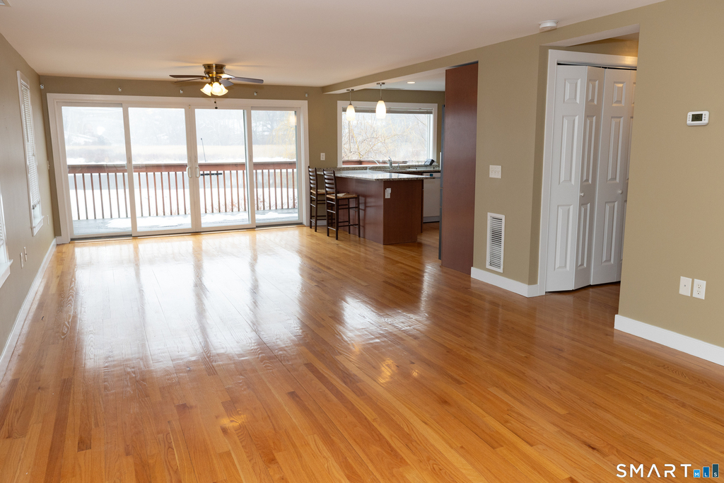 135 Middlesex Avenue - Photo 5
