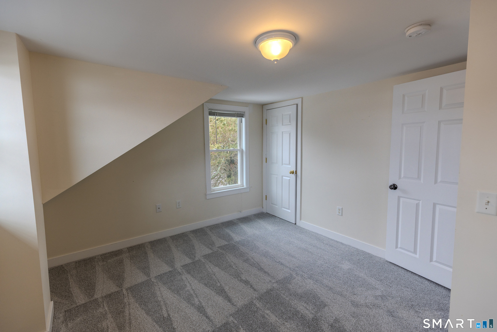 135 Middlesex Avenue - Photo 15