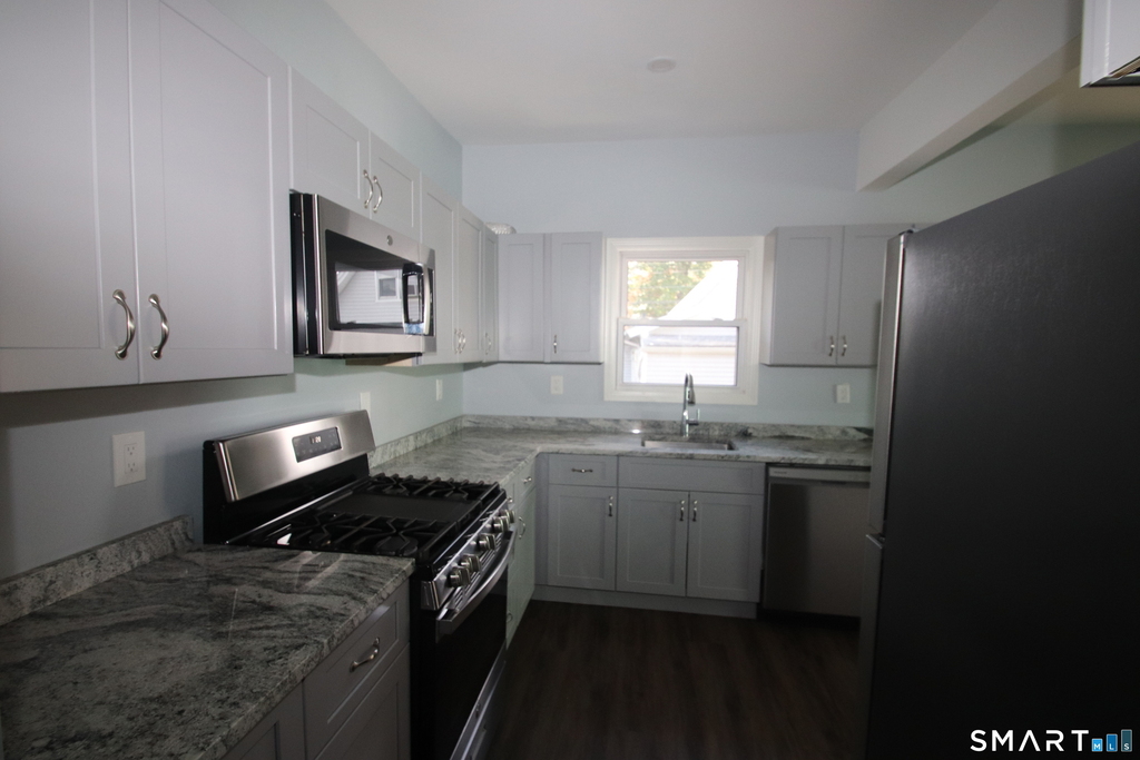 60 Perry Avenue - Photo 3