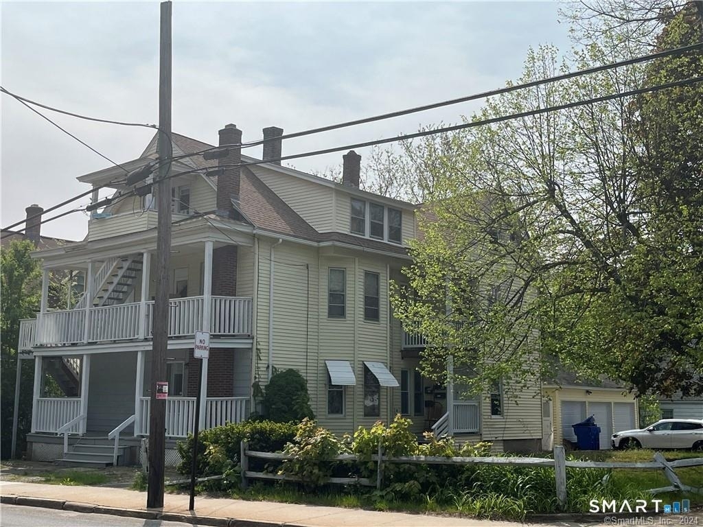 42 Albert Street - Photo 2