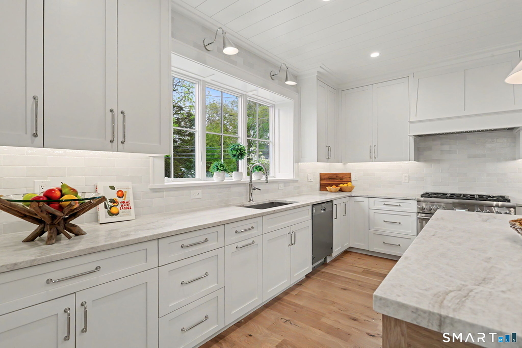 96 Clinton Street - Photo 3