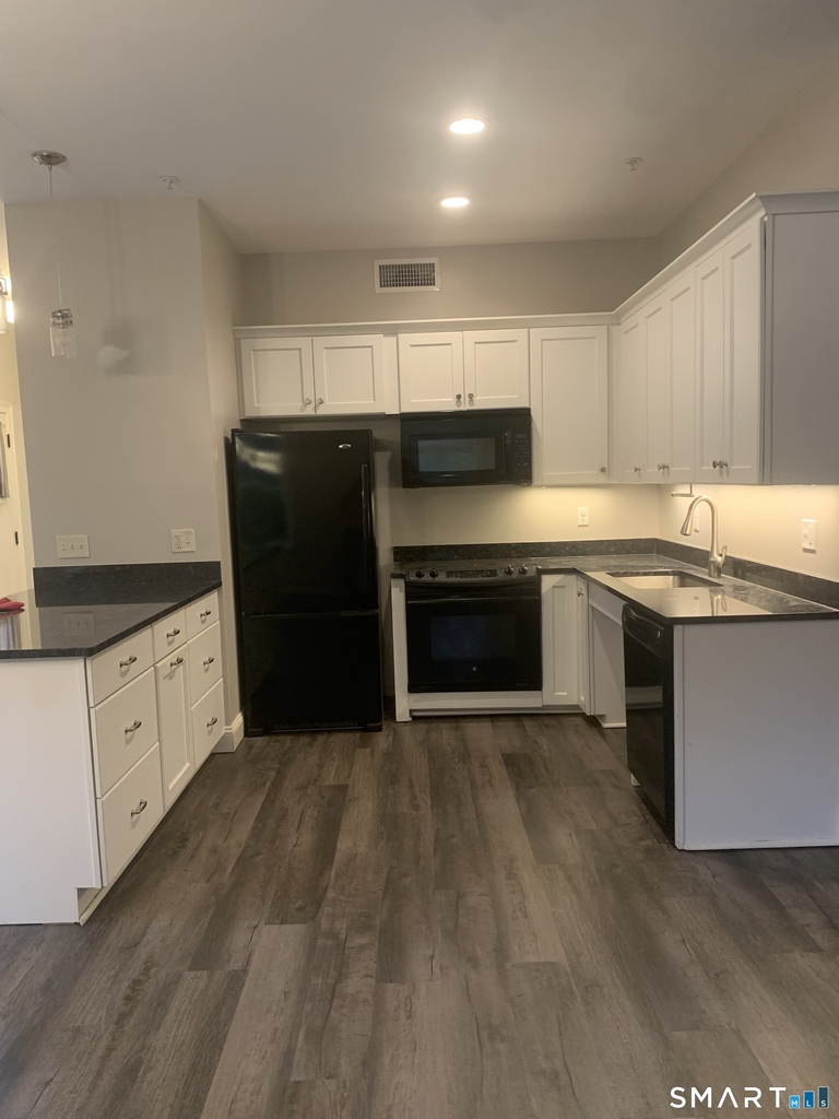 105 Edgewater Circle - Photo 2