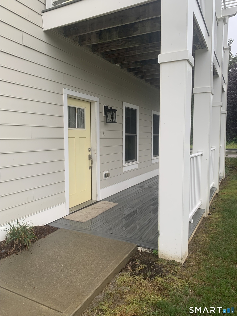 105 Edgewater Circle - Photo 1
