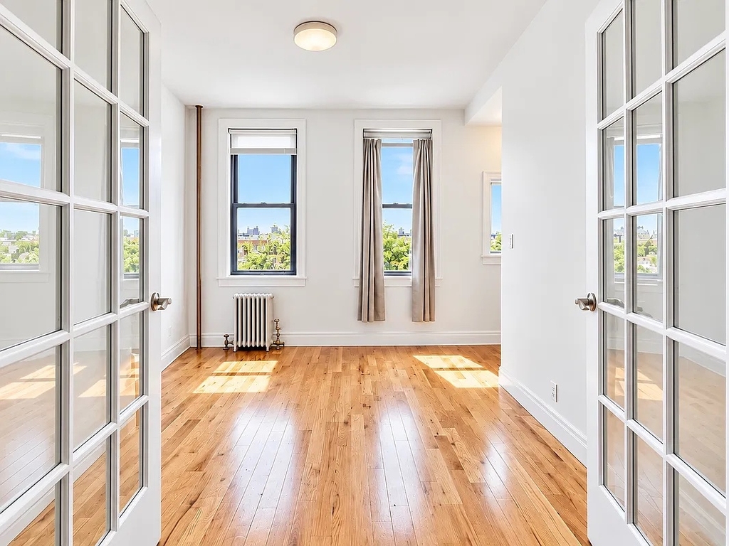 294 Harman Street - Photo 0