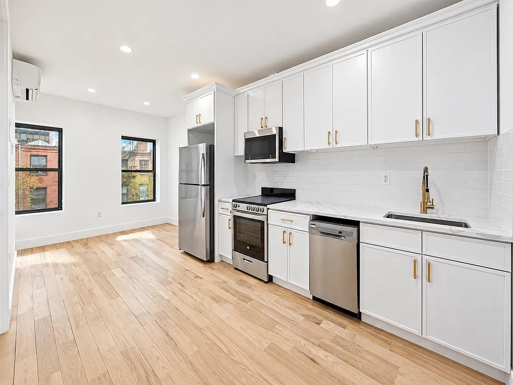 49 West 55th Street - Photo 1