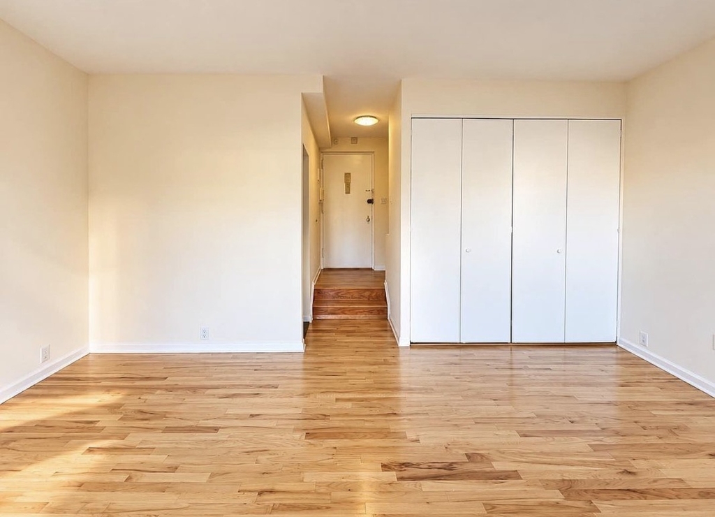 East 12th Street - Photo 3