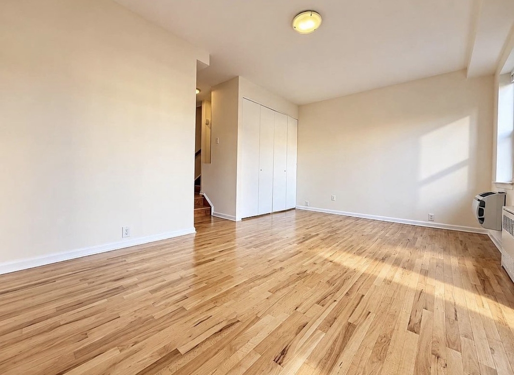 East 12th Street - Photo 2