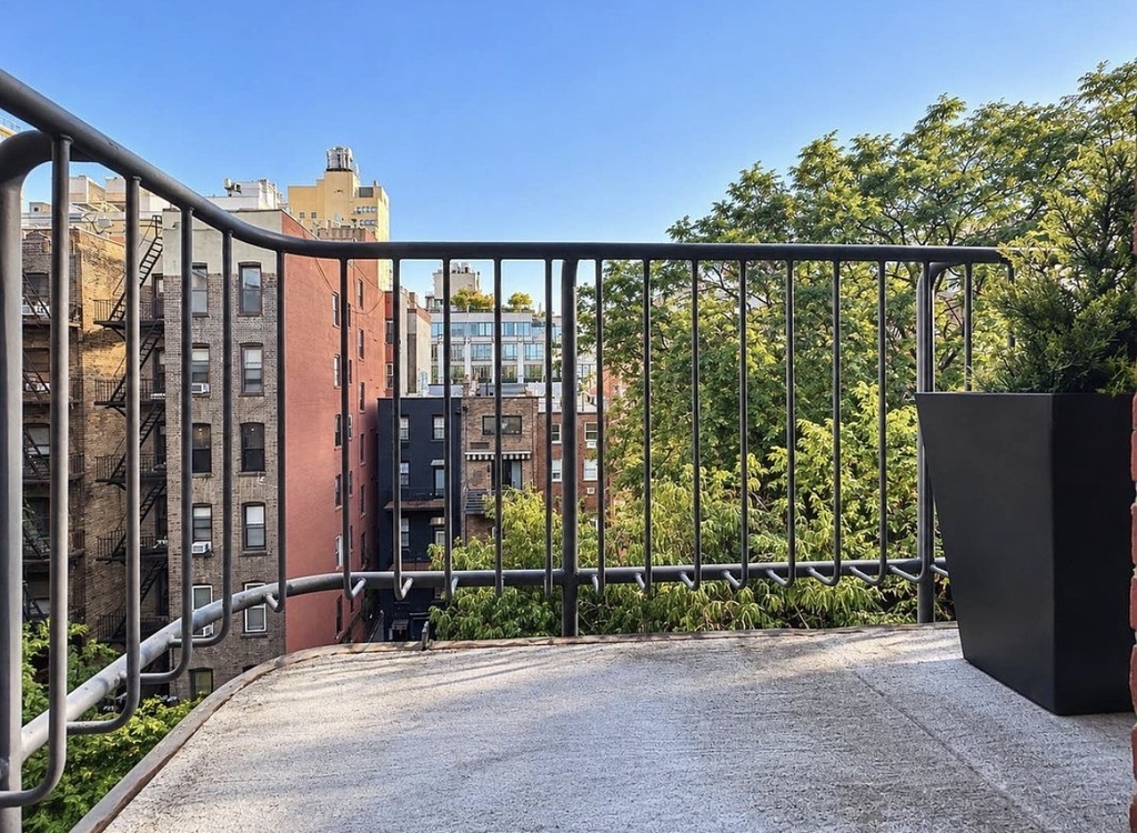 East 12th Street - Photo 0