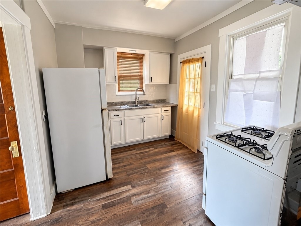 605 N 6th St - Photo 2