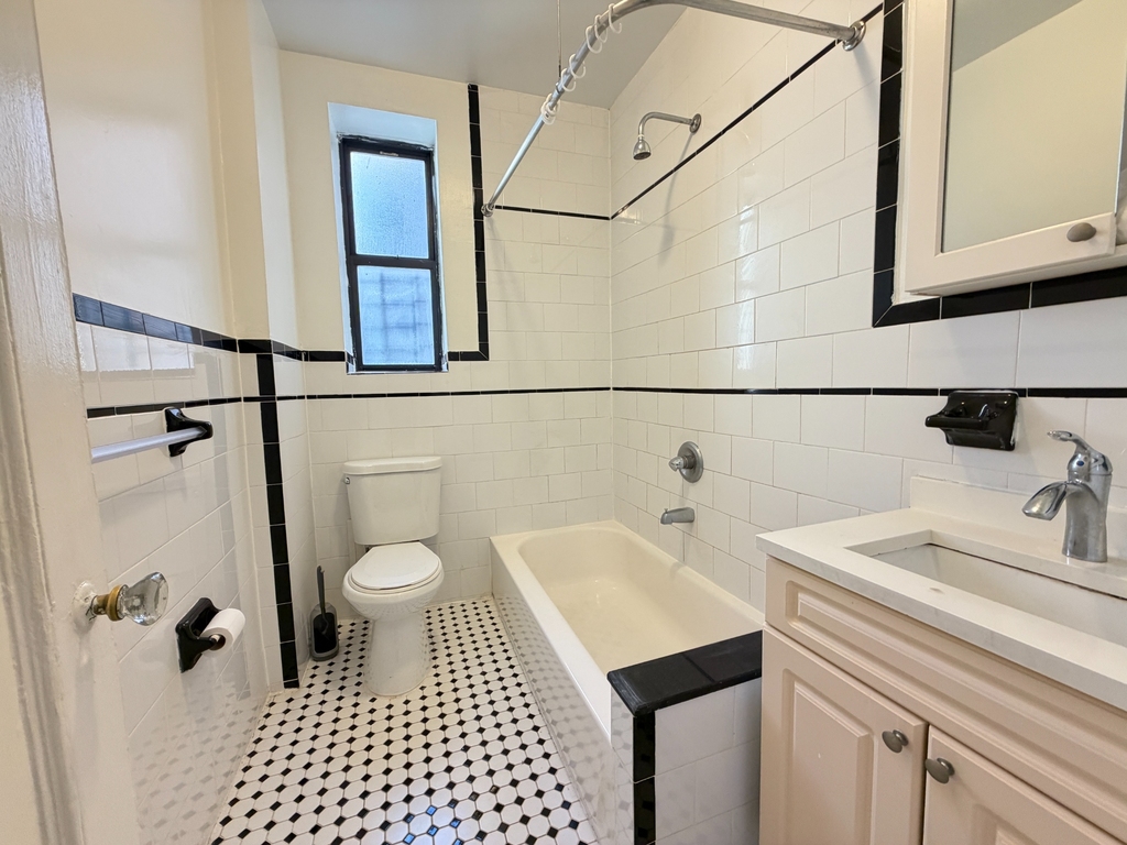 1803 Riverside Drive - Photo 3