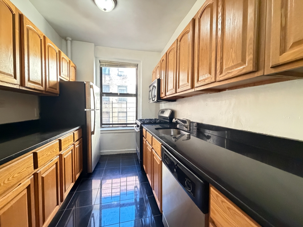 1803 Riverside Drive - Photo 6