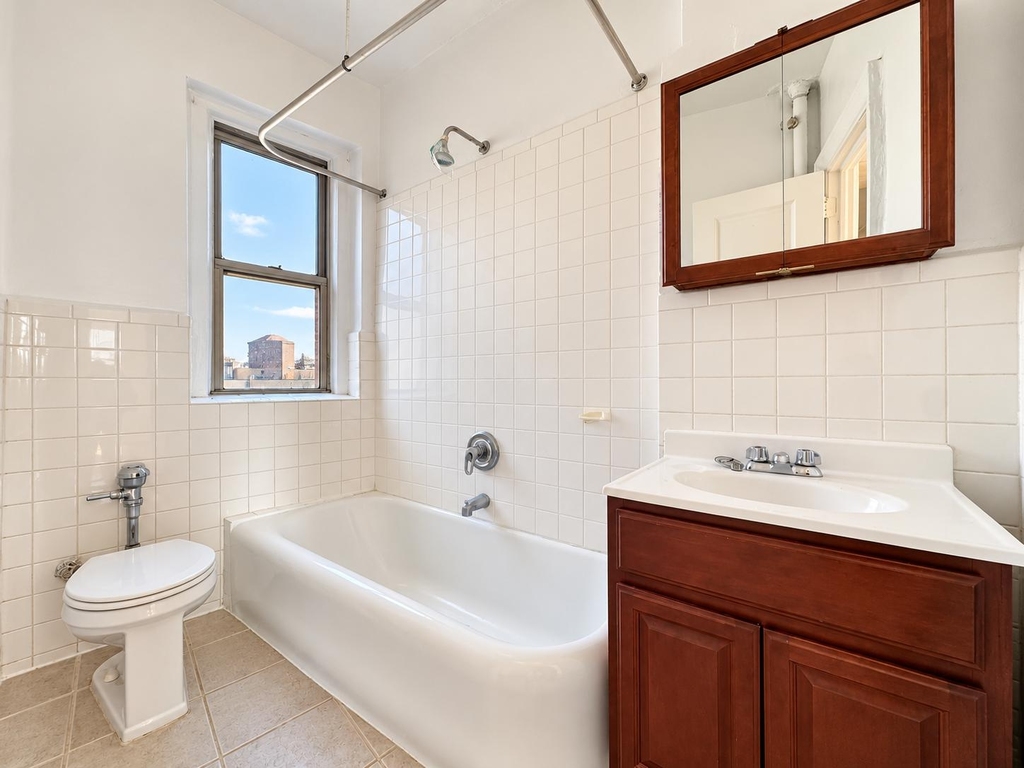 10 Park Terrace East - Photo 7