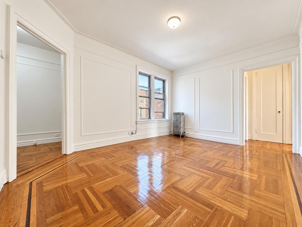 10 Park Terrace East - Photo 4
