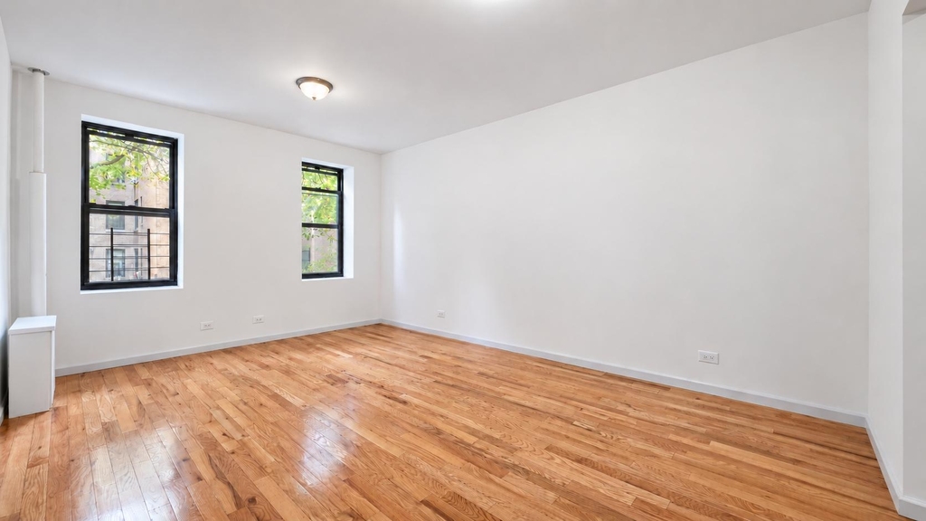44 Bennett Avenue - Photo 1