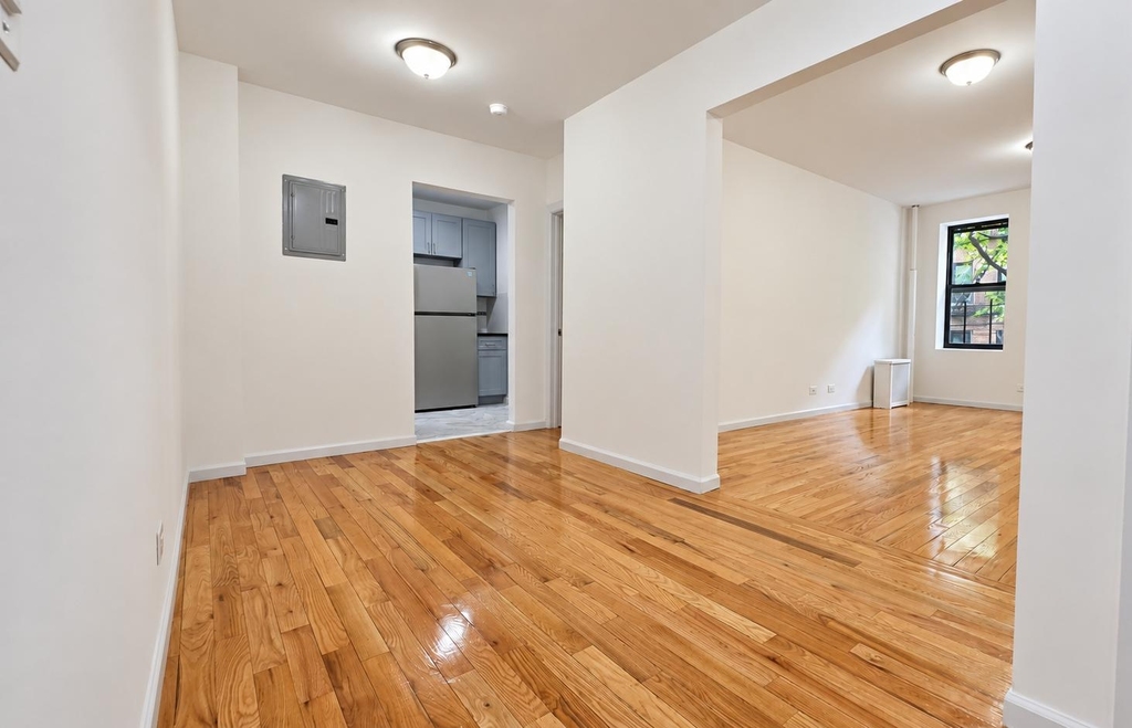 44 Bennett Avenue - Photo 4