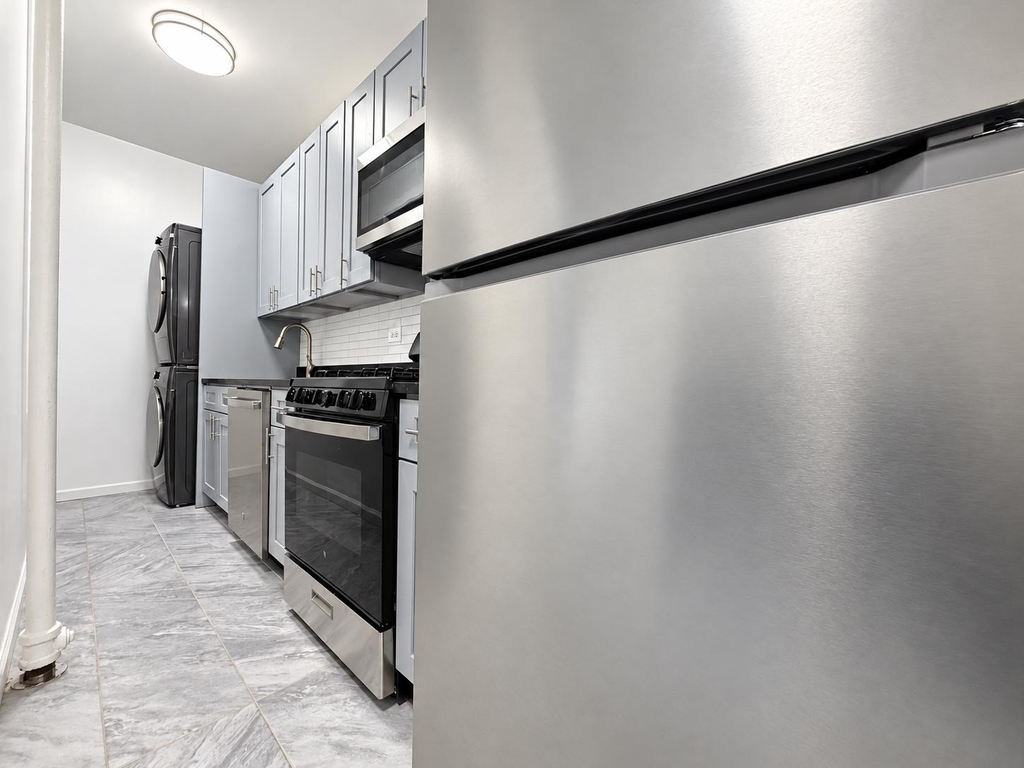 121 Bennett Avenue - Photo 7