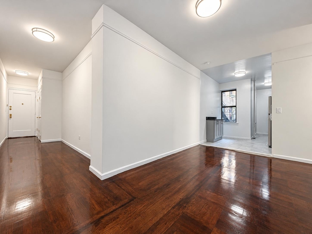121 Bennett Avenue - Photo 2