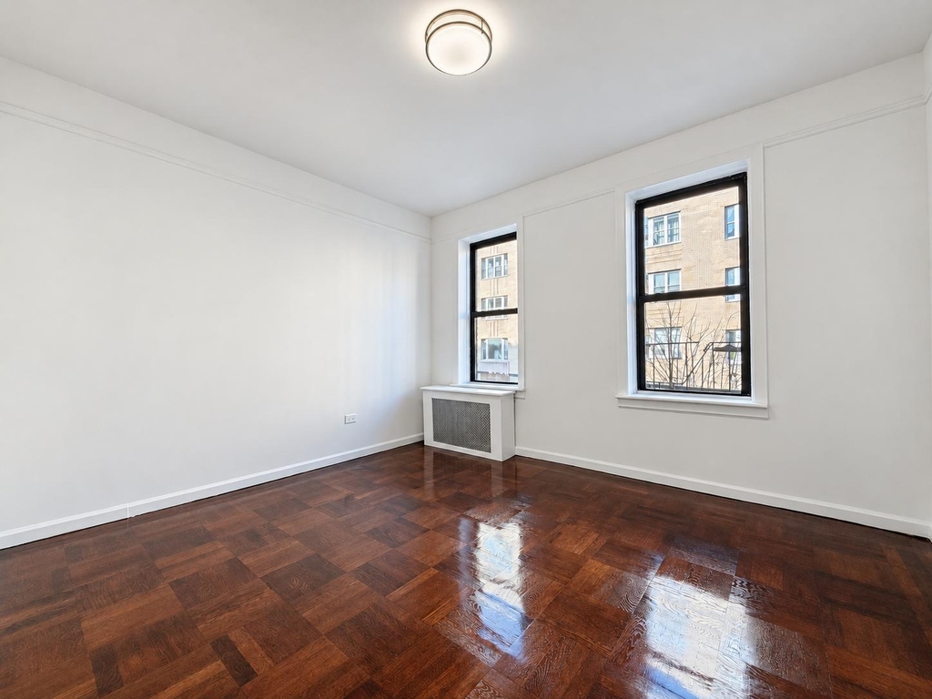 121 Bennett Avenue - Photo 4