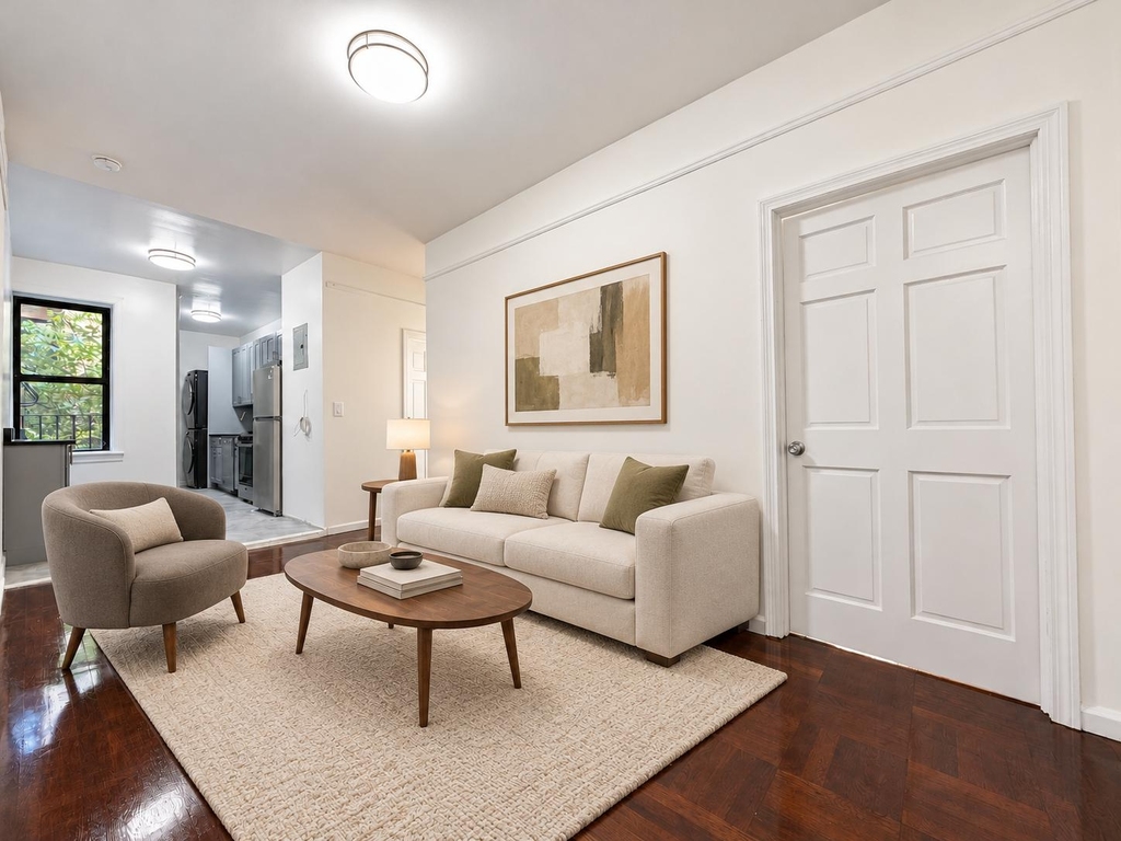 121 Bennett Avenue - Photo 0