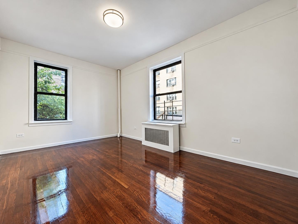 121 Bennett Avenue - Photo 5