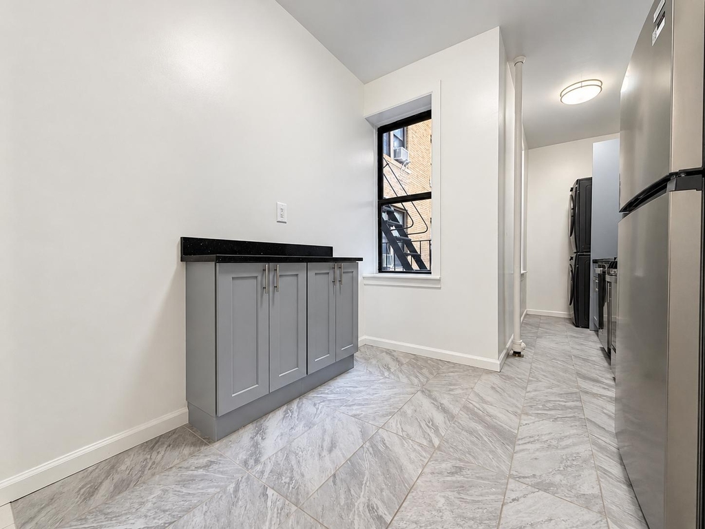 121 Bennett Avenue - Photo 8