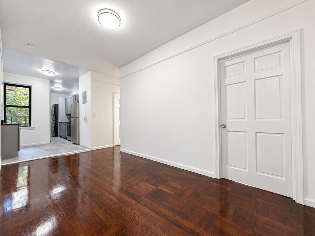 121 Bennett Avenue - Photo 1