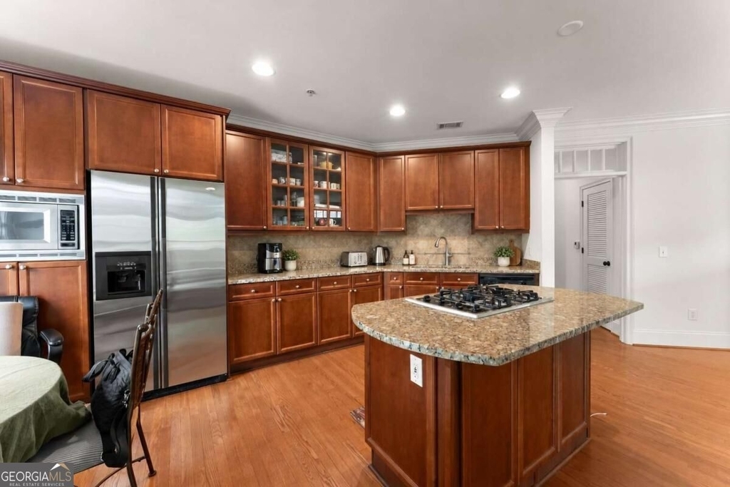 828 Highland Lane Ne - Photo 1