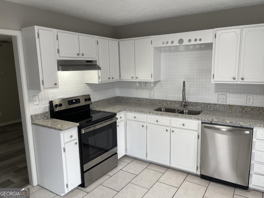 859 Park Place - Photo 2