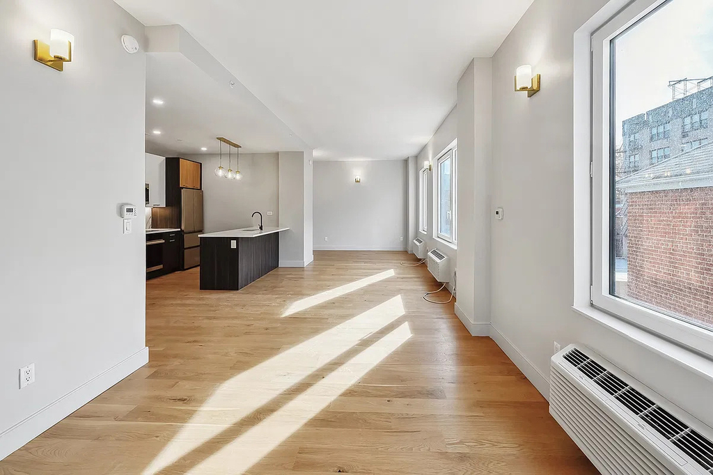1890 Pelham Parkway South - Photo 1