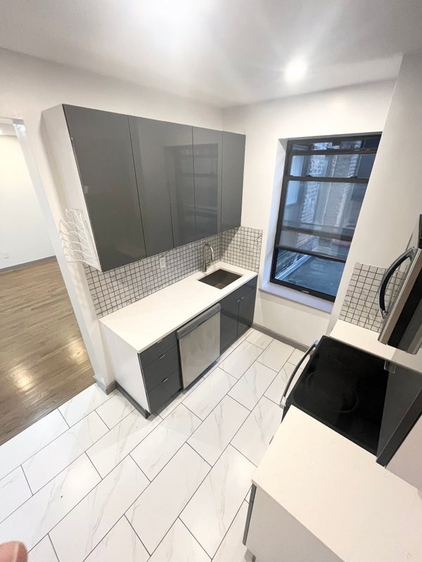 West 176th Street & St Nicholas Avenue - Photo 6