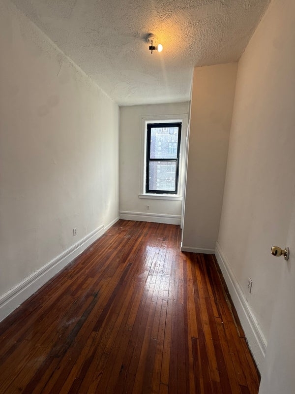Claremont Avenue - Photo 3