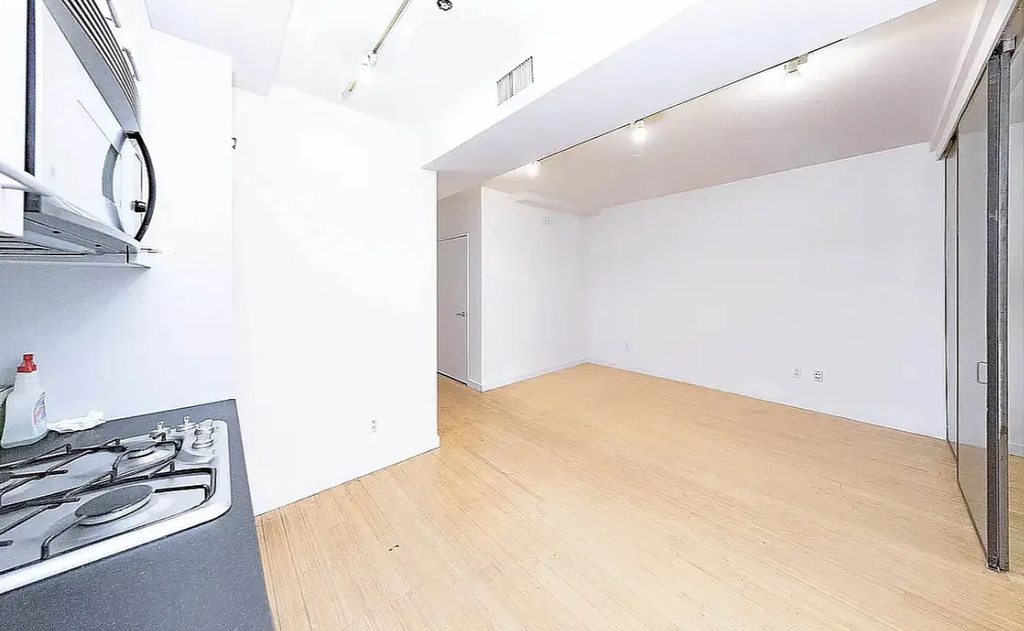 43 Avenue C - Photo 3