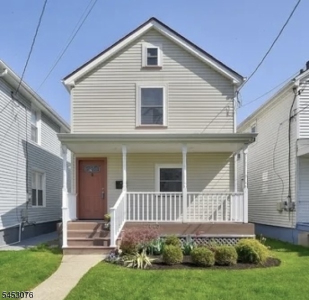 443 Downer St - Photo 0