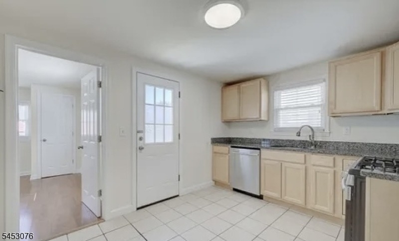 443 Downer St - Photo 5