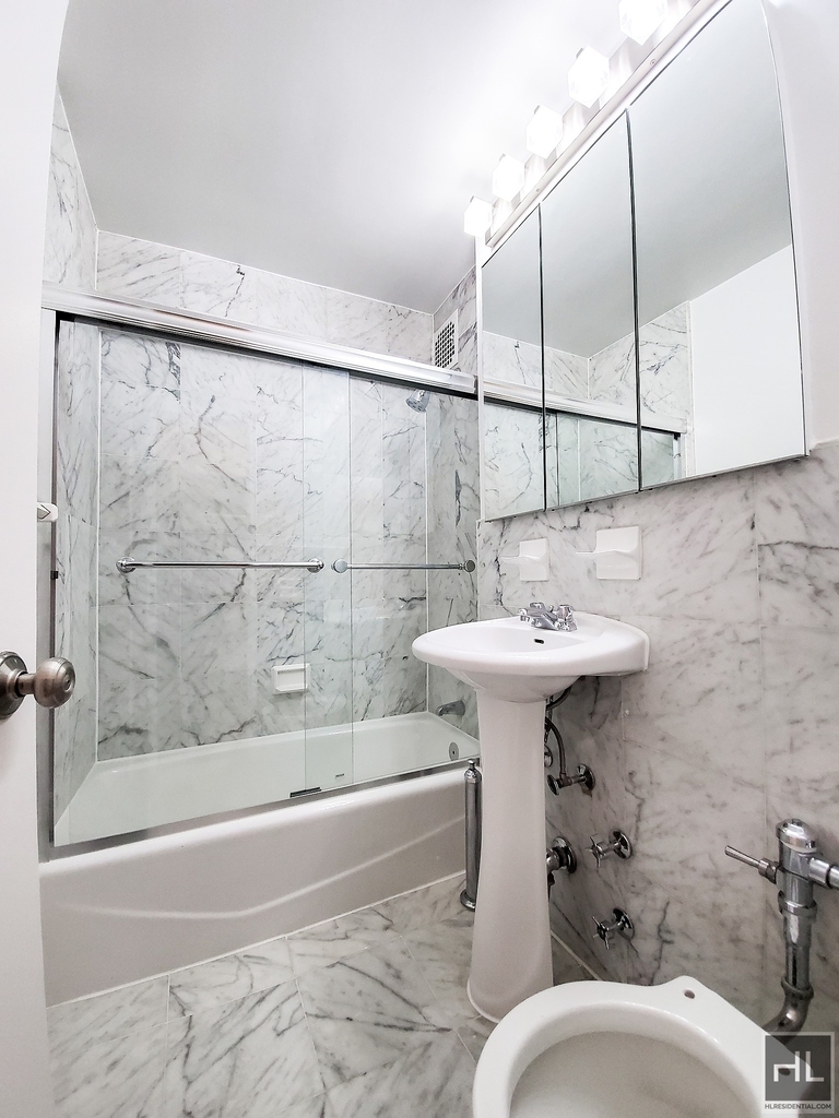 West 16 Street - Photo 5