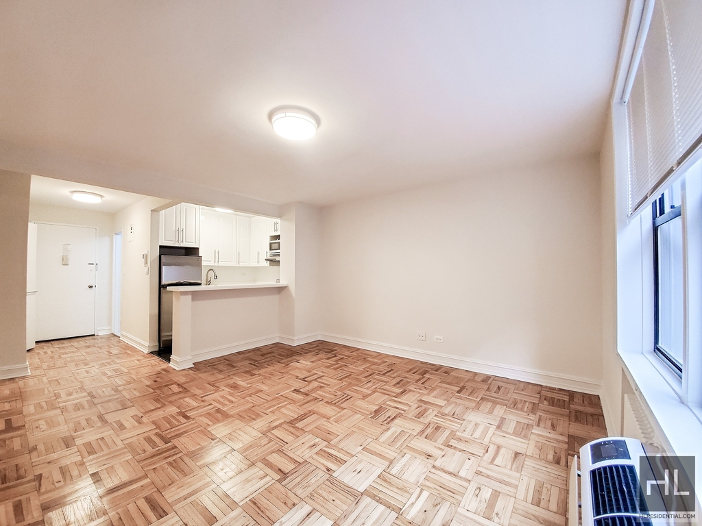 West 16 Street - Photo 1