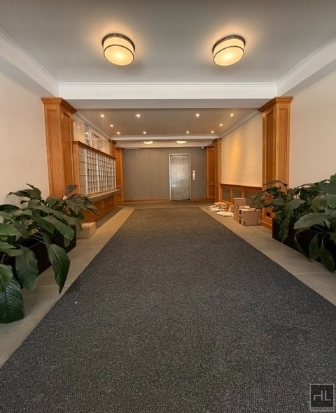 West 16 Street - Photo 8