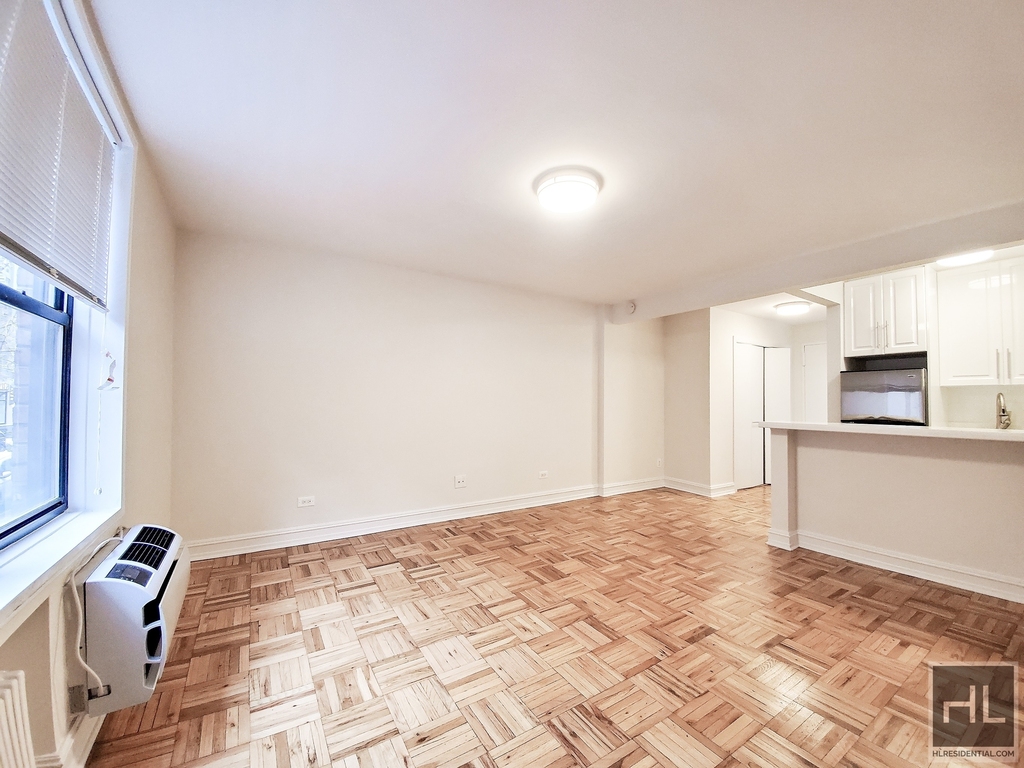 West 16 Street - Photo 2
