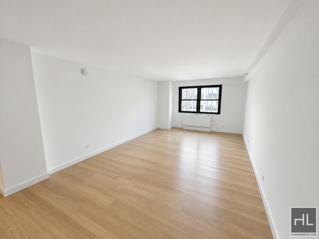 East 39th Street - Photo 0