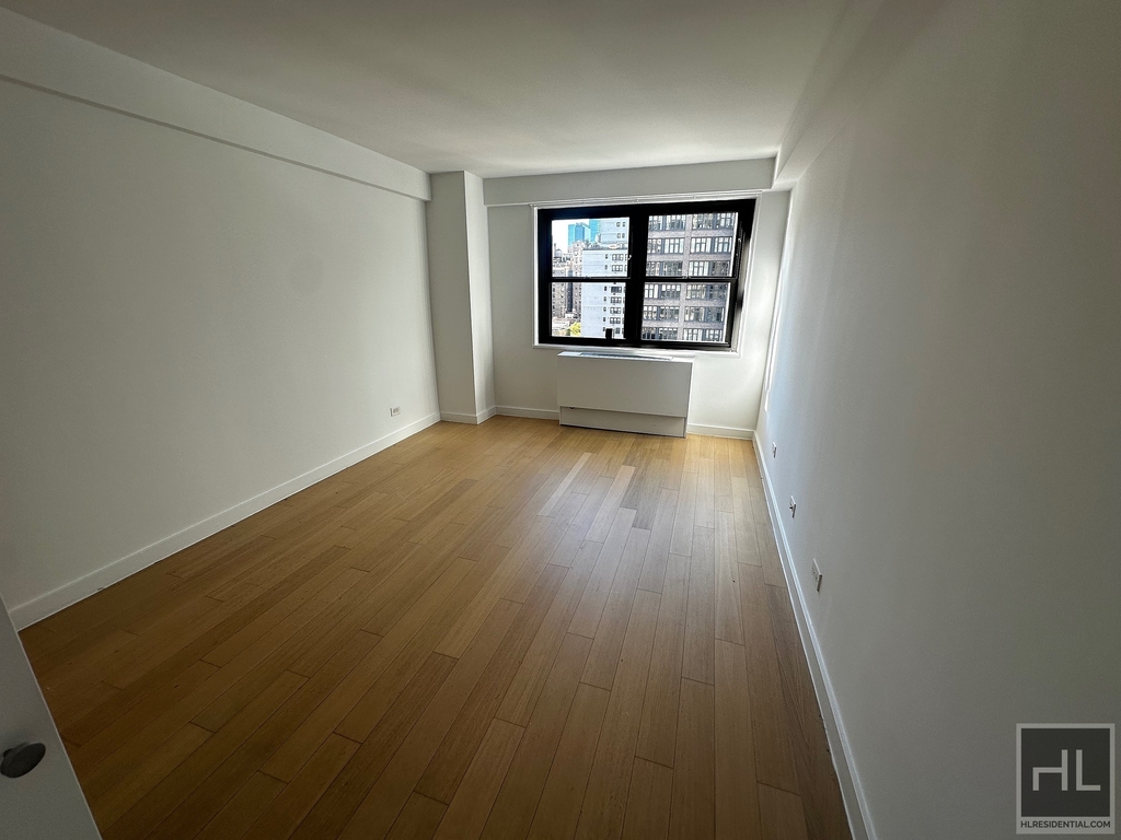 East 39th Street - Photo 7