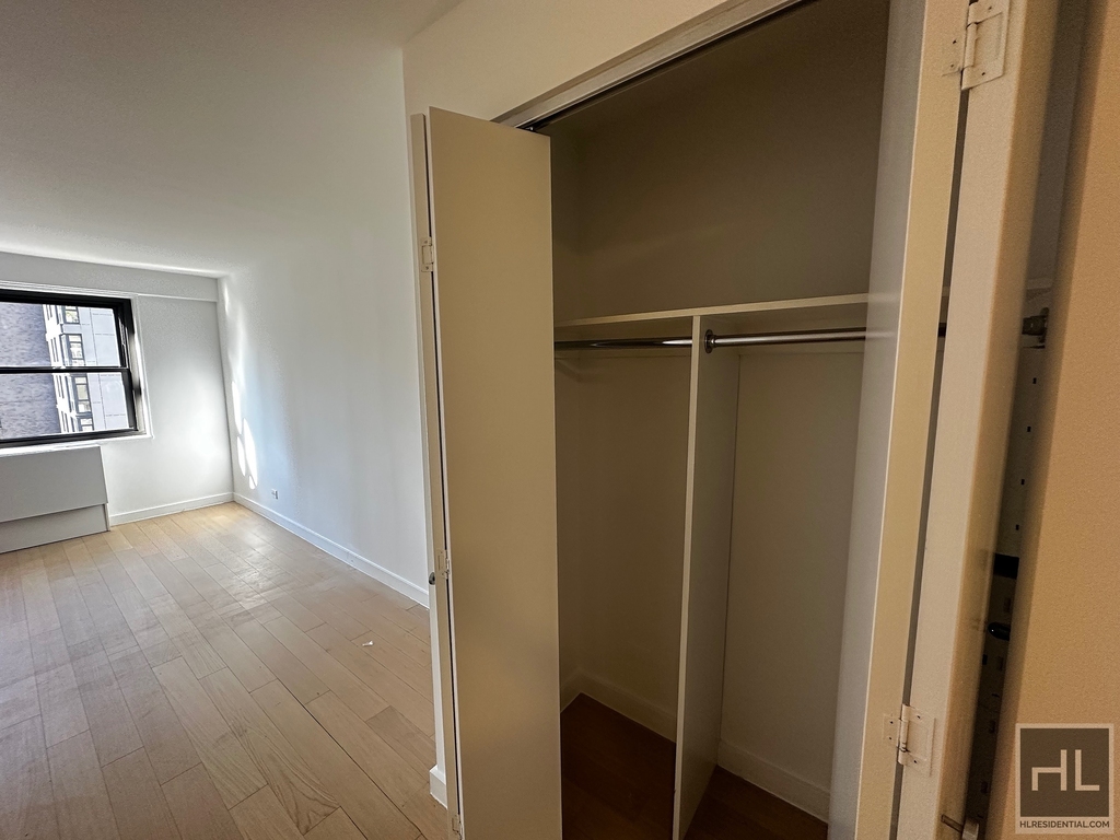 East 39th Street - Photo 3